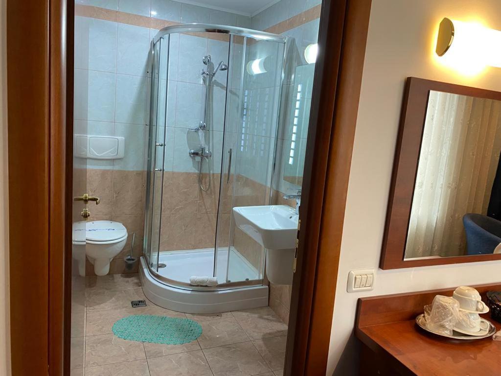 Samaa Hotel Bükreş Dış mekan fotoğraf